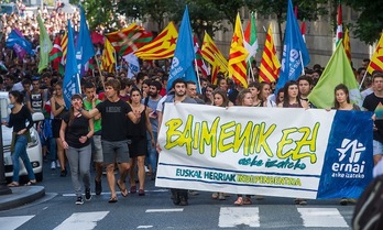 «Baimenik ez aske izateko» lelopean egin ditu manifestazioak Ernaik. Irudian, Bilbokoa. (Luis JAUREGIALTZO/ARGAZKI PRESS)