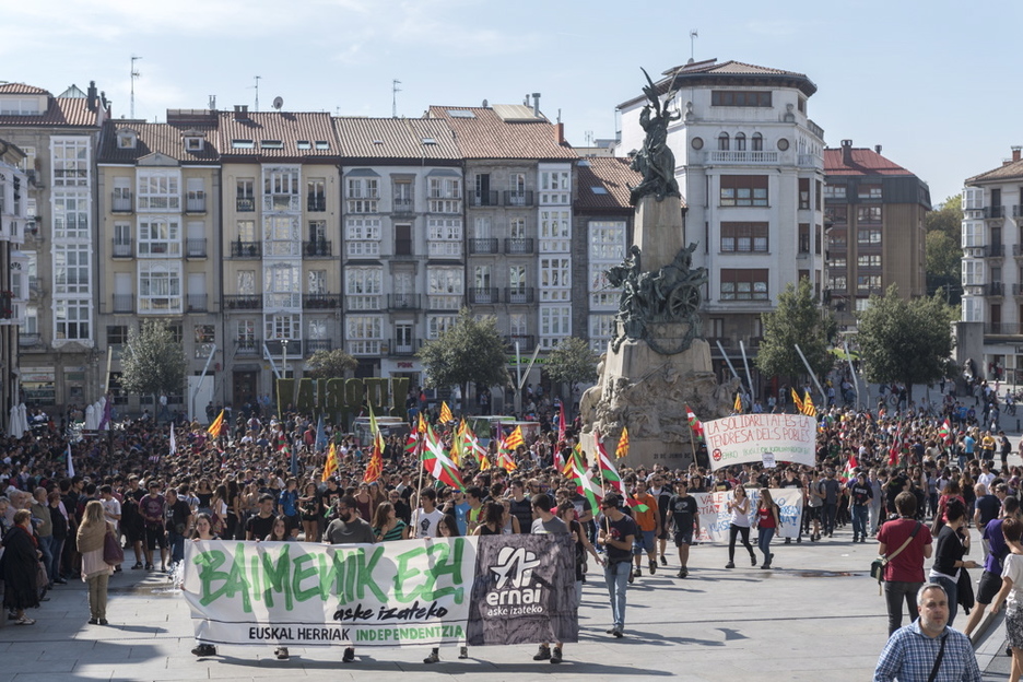 La movilización de Gasteiz, en la Virgen Blanca. (Luis JAUREGIALTZO / ARGAZKI PRESS) La movilización de Gasteiz, en la Virgen Blanca. (Luis JAUREGIALTZO / ARGAZKI PRESS)