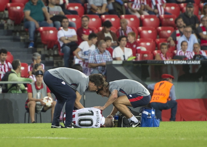 La lesión de Muniain ha sido el cierre negativo a una tarde aciaga. (Monika DEL VALLE / ARGAZKI PRESS)