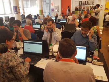 Jordi Cuixart y Jordi Sánchez, en el call center habilitado para el 1-O. (@omnium)