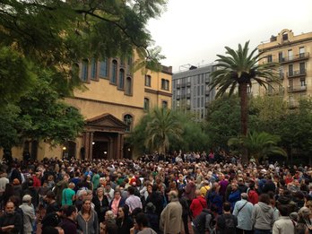 Colas para votar en el colegio electoral de la Escuela Industrial.