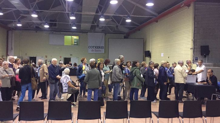 Interior del colegio Cotxeres de Sants. (NAIZ.EUS)