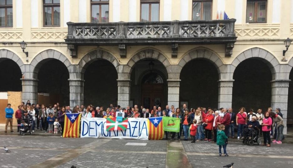 Mundakako udaletxe parean. (@GEDMundaka) Mundakako udaletxe parean. (@GEDMundaka)