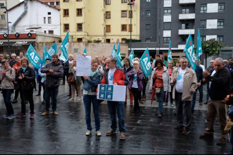 Azaroaren 5eko galdeketa aurkezteko baliatu dute ekimena Galdakaon. (@GEDGaldakao) Azaroaren 5eko galdeketa aurkezteko baliatu dute ekimena Galdakaon. (@GEDGaldakao)