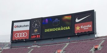 El marcador del Camp Nou, durante el partido entre el Barcelona y Las Palmas. (@FCBarcelona_es)