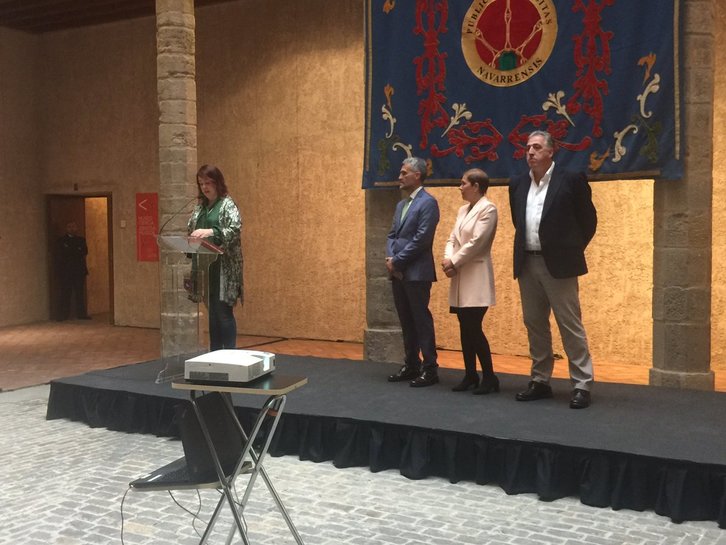 Uxue Barkos en el 30º aniversario de la UPNA, con Ainhoa Aznárez, Joseba Asiron y el rector Alfonso Carlosena. (@UNavarra)