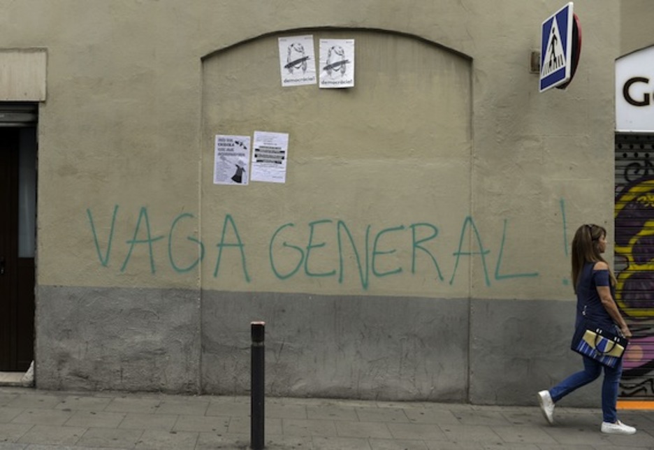 Una pintada de «huelga general» en Barcelona. (Josep LAGO/AFP) Una pintada de «huelga general» en Barcelona. (Josep LAGO/AFP)