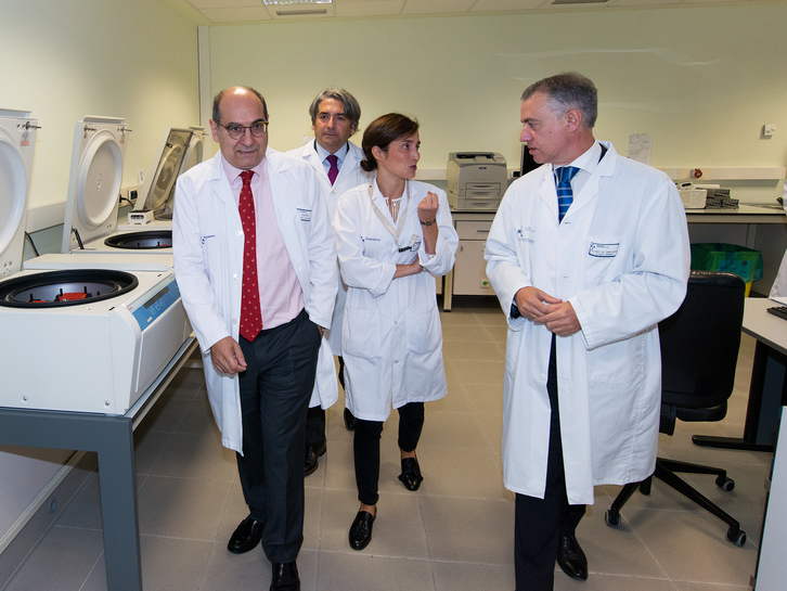 Urkullu ha visitado el nuevo Banco de Leche Materna del Hospital de Galdakao. (Irekia.eus)