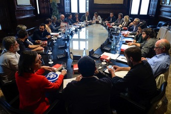 Reunión de la Junta de Portavoces del Parlament ayer, en la que se fijó el pleno del lunes. (Josep LAGO/AFP)