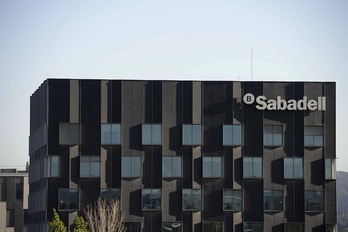 Oficinas del Banco Sabadell en Sant Cugat. (Josep LAGO / AFP)