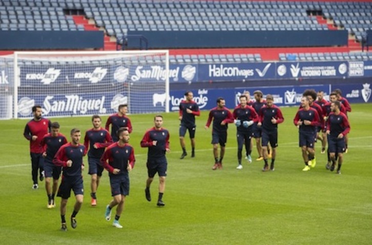Los rojillos han entrenado a puerta cerrada en el El Sadar para preparar el partido ante el Cádiz. (OSASUNA)