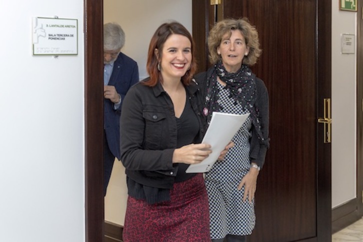 Ane Muguruza, en los pasillos del Parlamento de Gasteiz. (Juanan RUIZ/ARGAZKI PRESS)