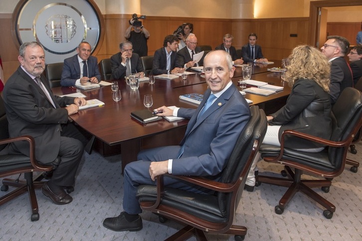 Reunión del Consejo Vasco de Finanzas, hoy en Gasteiz. (Juanan RUIZ/ARGAZKI PRESS)