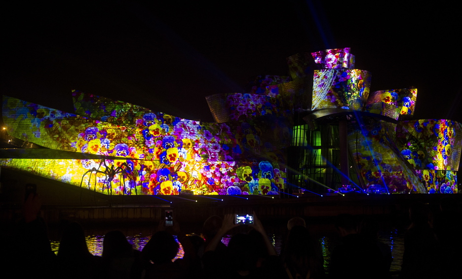 Espectáculo «Reflections» en el Guggenheim. (Luis JAUREGIALTZO / ARGAZKI PRESS)