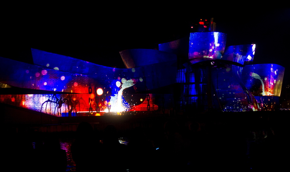 Espectáculo «Reflections» en el Guggenheim. (Luis JAUREGIALTZO / ARGAZKI PRESS)