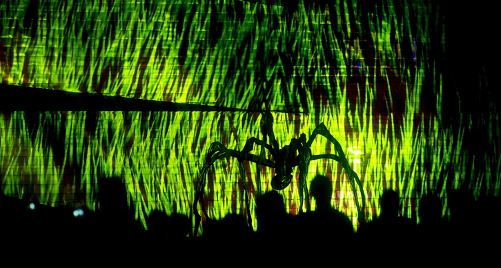 Espectáculo «Reflections» en el Guggenheim. (Luis JAUREGIALTZO / ARGAZKI PRESS)