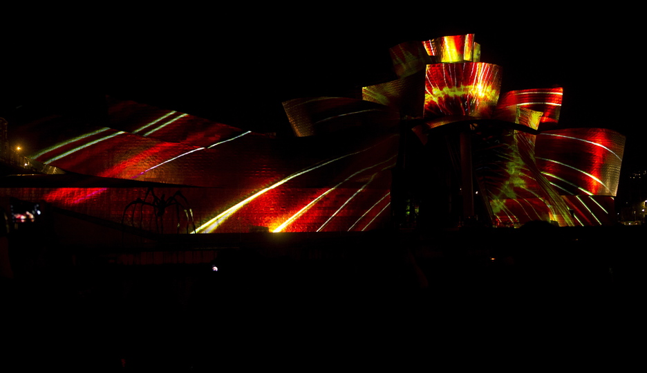 Espectáculo «Reflections» en el Guggenheim. (Luis JAUREGIALTZO / ARGAZKI PRESS)