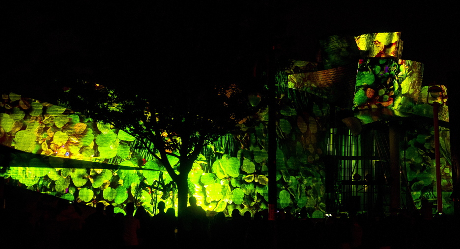 Espectáculo «Reflections» en el Guggenheim. (Luis JAUREGIALTZO / ARGAZKI PRESS)