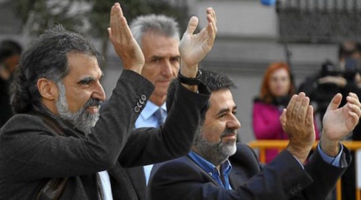 Jordi Cuixart y Jordi Sánchez fueron encarcelados ayer a su llegada a la Audiencia Nacional