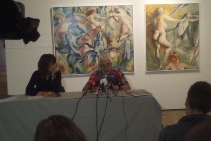 Presentación de la exposición ‘Pintura’, una retrospectiva sobre la obra de Pedro Manterola. (AYUNTAMIENTO DE IRUÑEA)