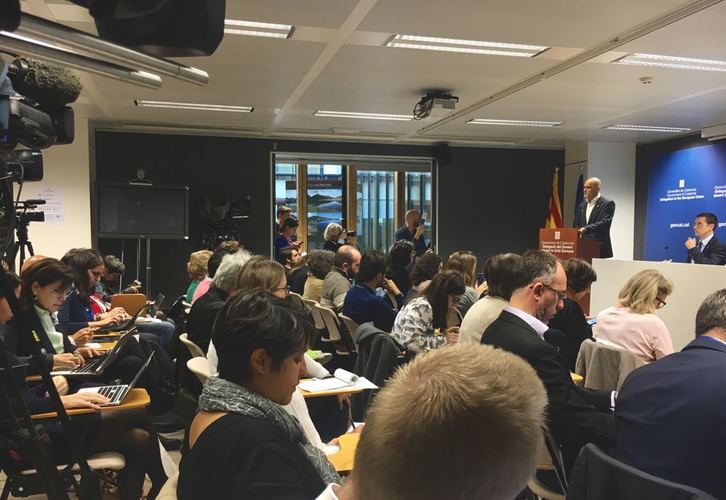 Romeva, en su comparecencia de hoy ante la prensa extranjera en Bruselas. (@exteriorscat)