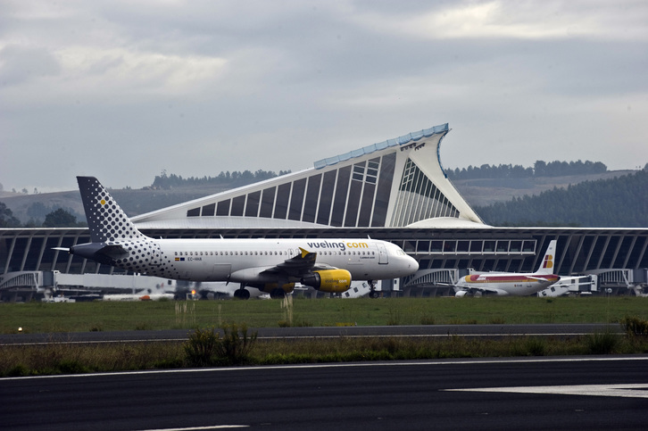Vueling es la aerolínea que más pasajeros transporta en Loiu. (Luis JAUREGIALTZO / ARGAZKI PRESS)