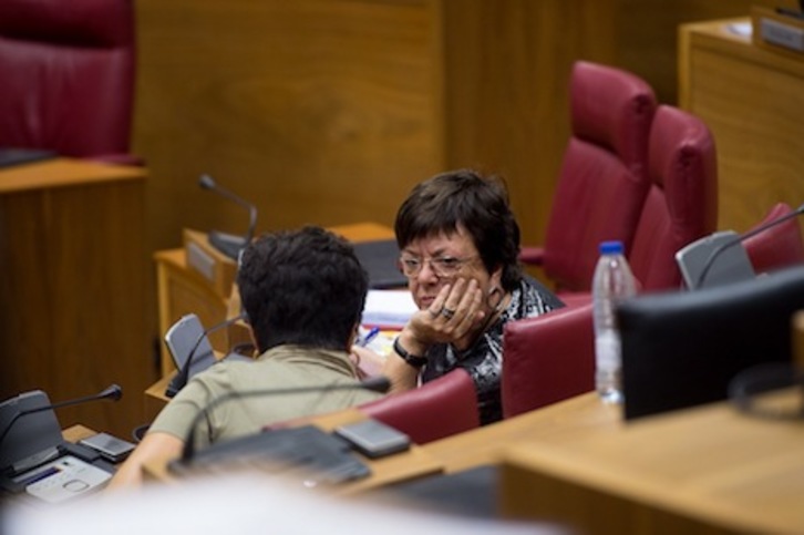 La consejera de Interior, Mari Jose Beaumont, durante el pleno parlamentario en el que ha prosperado la enmienda a la totalidad a la Ley de Policías. (Iñigo URIZ/ARGAZKI PRESS)