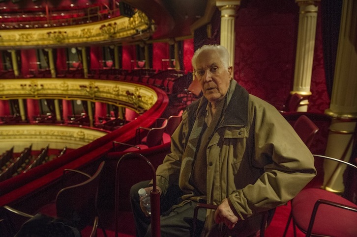 Federico Luppi, en el teatro Victoria Eugenia de Donostia, en 2015. (Jon URBE/ARGAZKI PRESS)