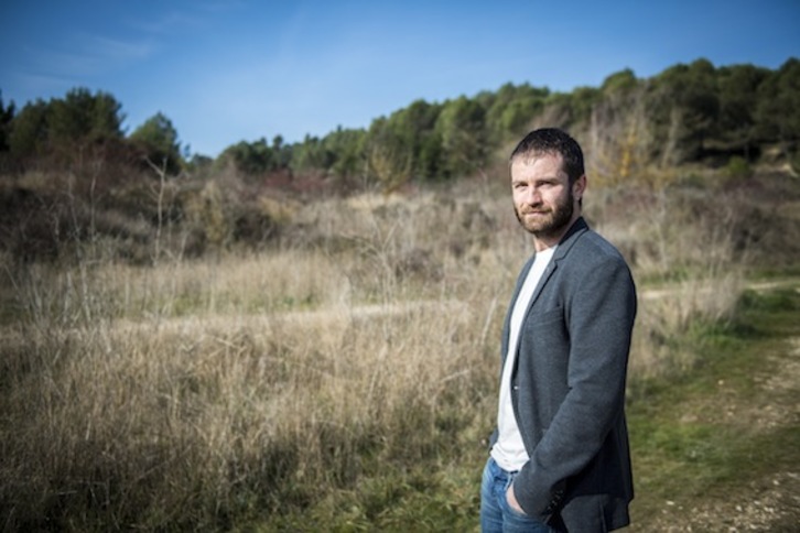 El alcalde de Lizarra, Koldo Leoz, en los terrenos donde se pretendía construir el complejo. (Gorka RUBIO/ARGAZKI PRESS)