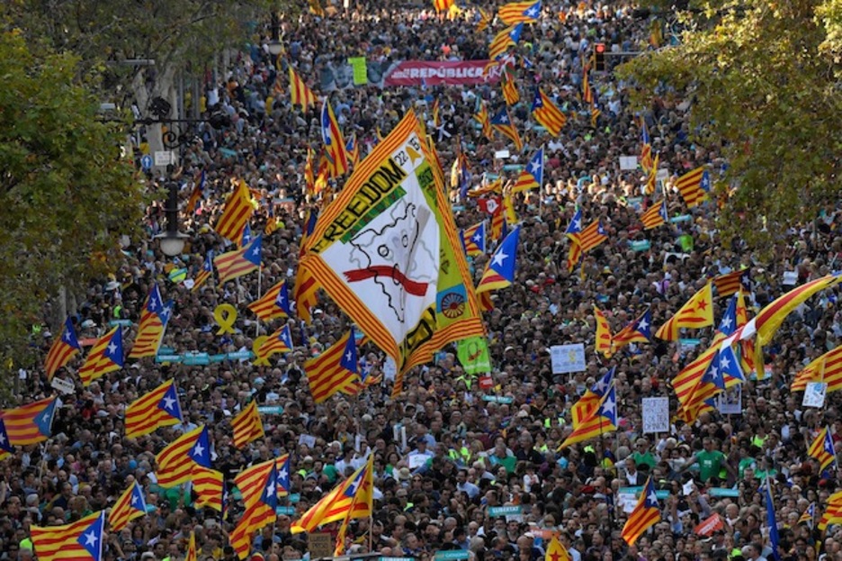 En la marcha se han visto numerosas esteladas. (Lluís GENE/AFP)