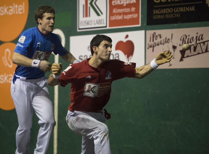 Goitik behera nagusitu da Altuna. (Jon URBE/ARGAZKI PRESS)