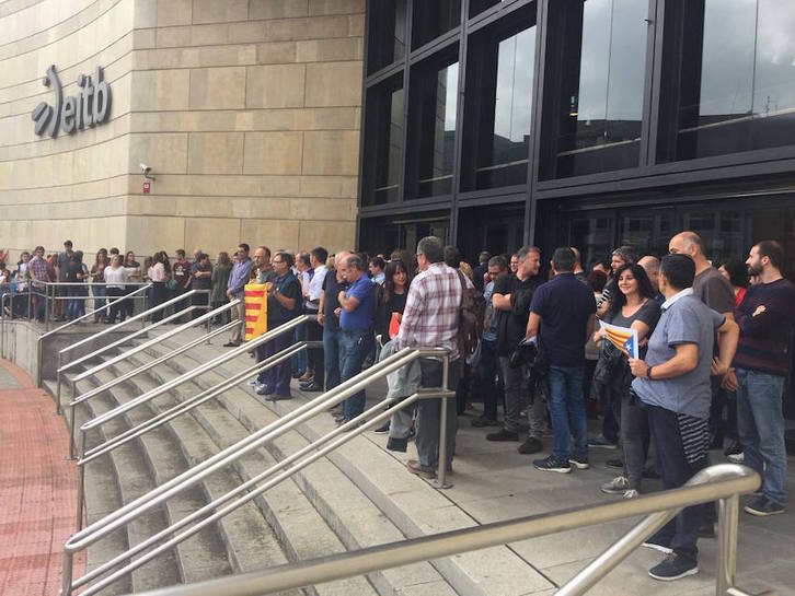 LABeko EiTBko langileak, elkarretaratzean. (@LABeitb)