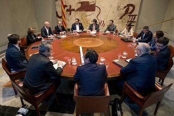 Los miembros del Govern, reunidos el pasado martes. (Josep LAGO/AFP)