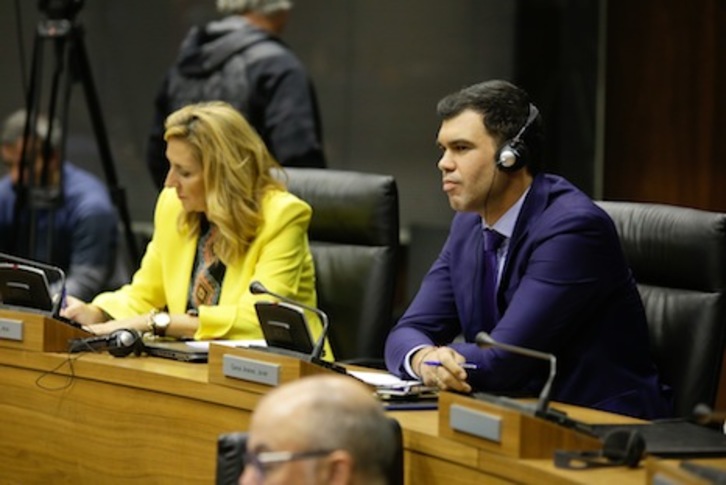 Beltrán y García, durante el Debate sobre el Estado de Nafarroa. (PARLAMENTO DE NAFARROA)