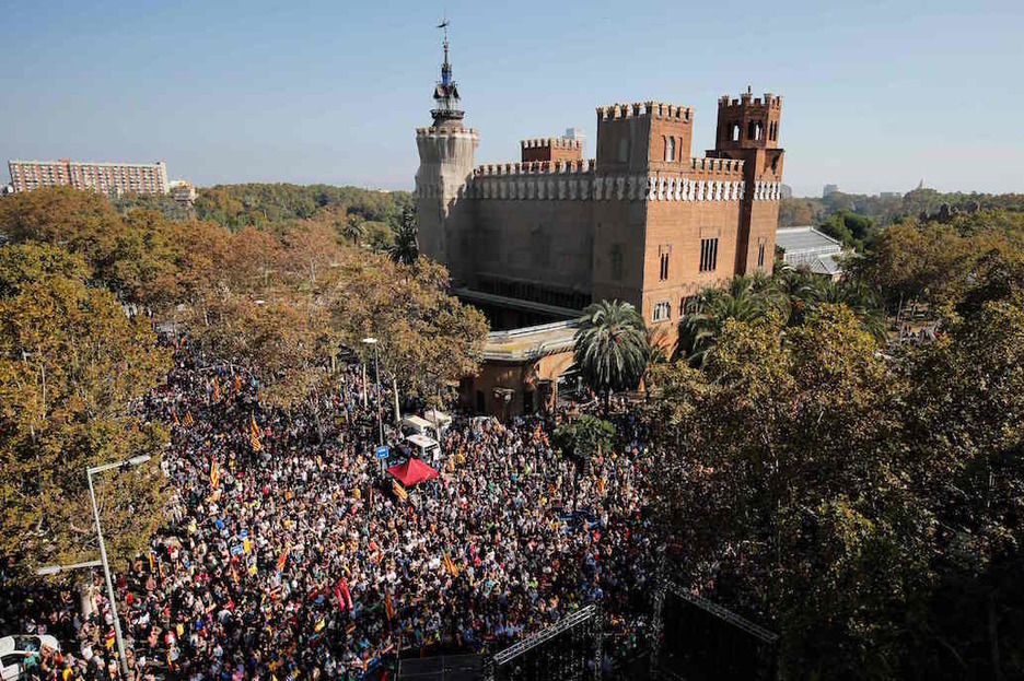 Inguruak, jendez lepo. (Pau BARRENA / AFP)