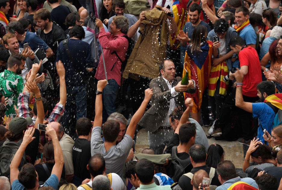 Poza nagusitu da Bartzelonan. (Lluis GENE / AFP)
