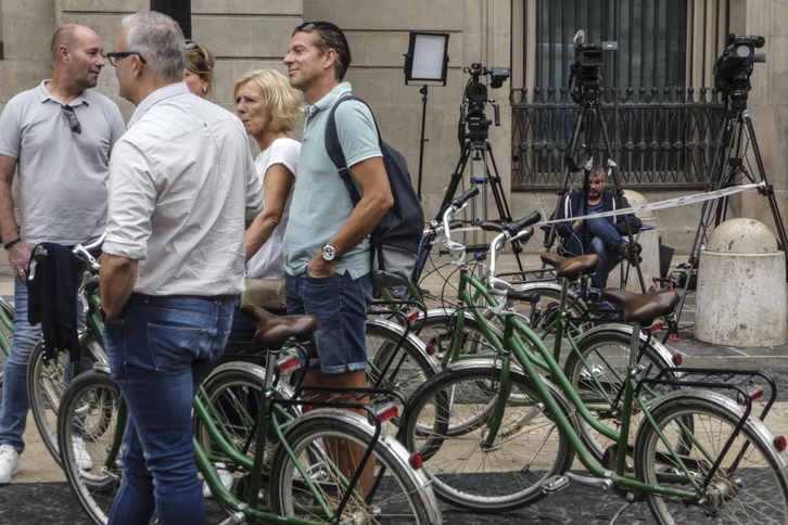 La prensa, tranquila en este día de resaca. (Jagoba MANTEROLA/ARGAZKI PRESS)