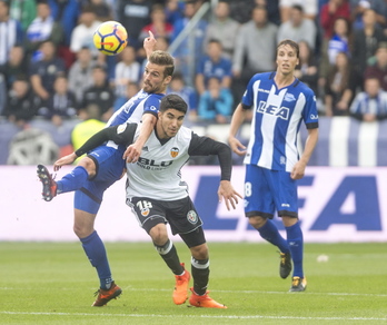 Bostetik bost porrot Alavesek etxean. (Juanan RUIZ/ARGAZKI PRESS)