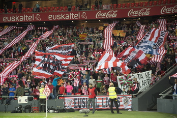 Grada del fondo sur de San Mamés. (Monika DEL VALLE / ARGAZKI PRESS)