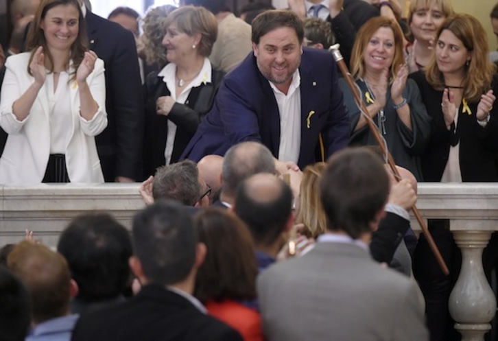 Oriol Junqueras, el pasado viernes, tras proclamar el Parlament la República catalana. (Josep LAGO/AFP)