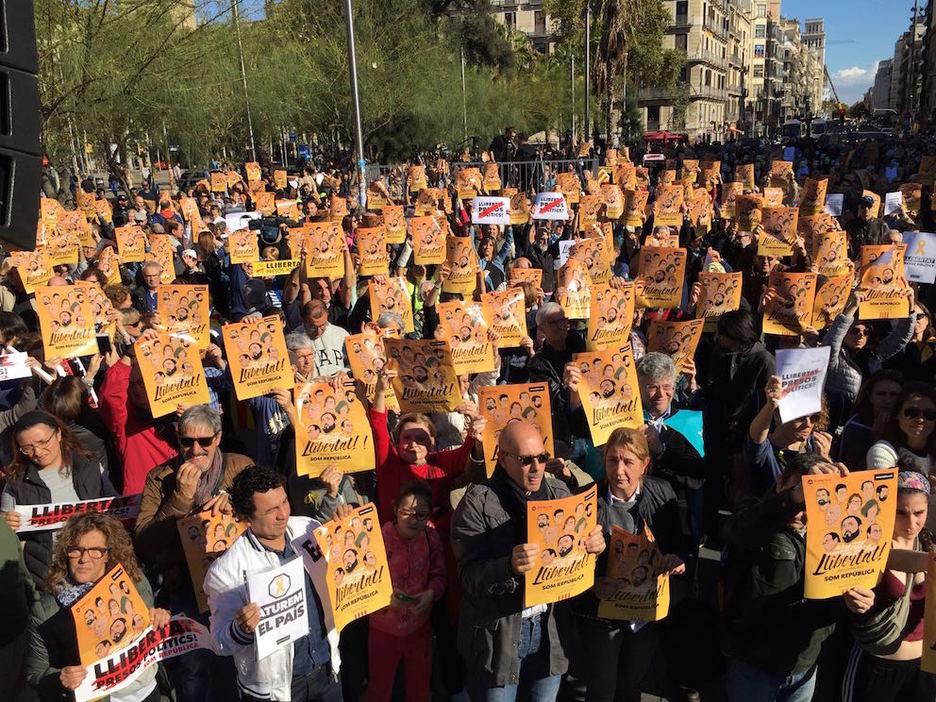 Concentración en la plaza Universitat de Barcelona. (Ramón SOLA) Concentración en la plaza Universitat de Barcelona. (Ramón SOLA)