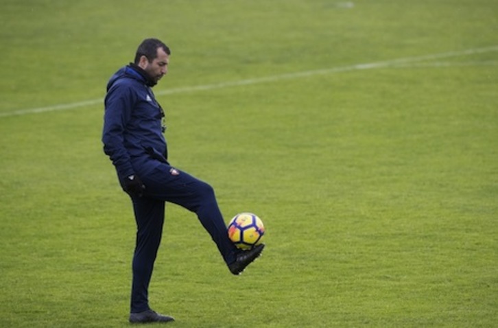 Diego Martínez ha destacado que, aunque su equipo suma once jornadas sin perder y es «competitivo», le cuesta «la misma vida cada partido». (OSASUNA)