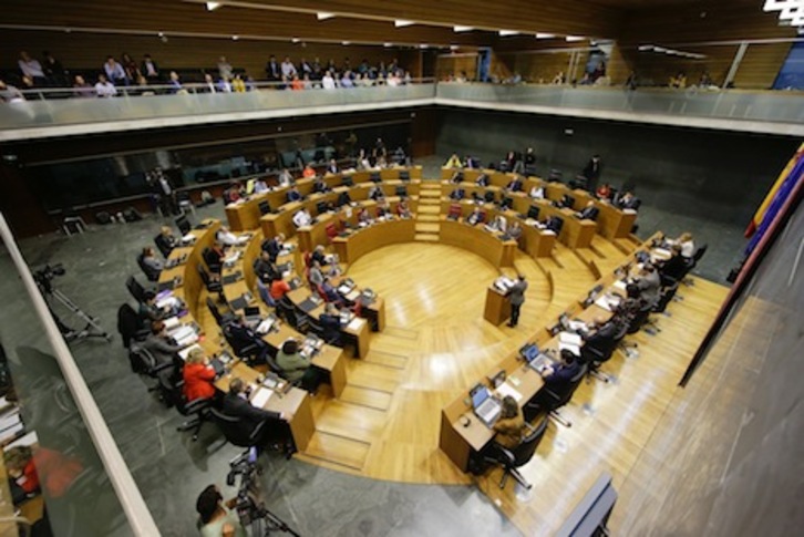 El ‘Navarrómetro’ arroja un empate a 25 parlamentarios entre las fuerzas del cambio y las del Régimen. (PARLAMENTO DE NAFARROA)
