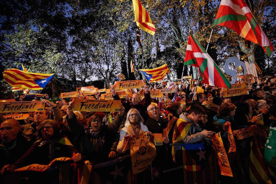 Euskal herritar ugari izan da manifestazioan. (Pau BARRENA | AFP) Euskal herritar ugari izan da manifestazioan. (Pau BARRENA | AFP)
