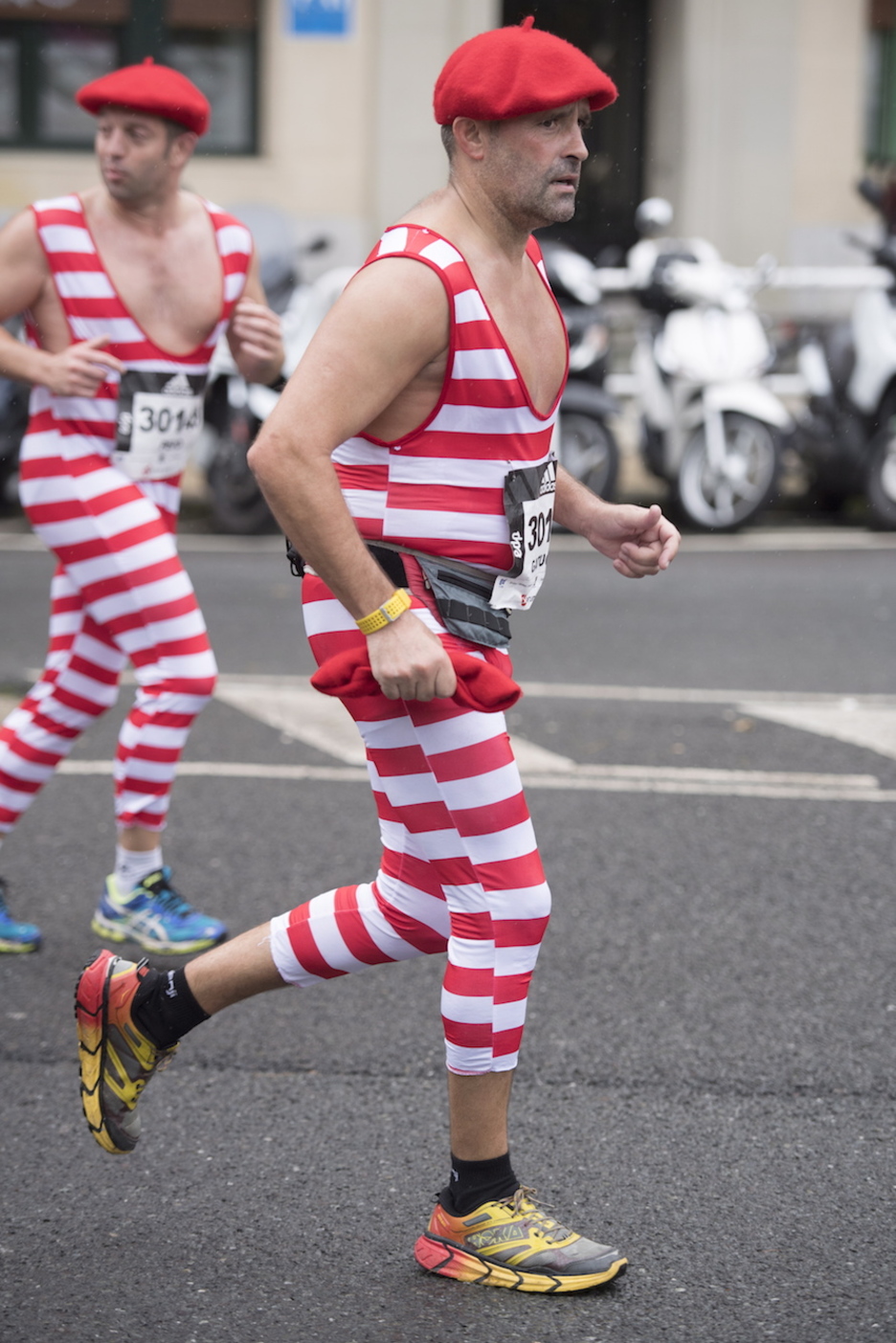 Lagun arteko disfrazak. (Juan Carlos RUIZ/ARGAZKI PRESS)