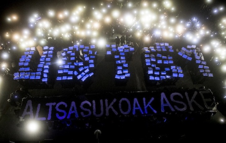 Mosaico en la plaza Iortia de Altsasu al cumplirse tres jóvenes de la localidad un año en prisión. (Jagoba MANTEROLA/ARGAZKI PRESS)