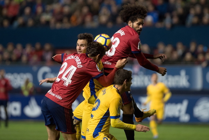 El encuentro ha sido muy disputado. (Iñigo URIZ/ARGAZKI PRESS)