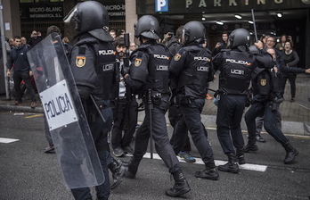 La Policía española deberá identificar a los antidisturbios que actuaron el 1-O en Barcelona. (Jagoba MANTEROLA/ARGAZKI PRESS)