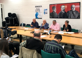 Les artisans de la paix, Bake Bidea et Jean-René Etchegaray ont présenté la manifestation du 9 décembre dans une conférence de presse qui se tenait au siège de la Ligue des Droits de l'Homme (LDH) à Paris. © Bake Bidea