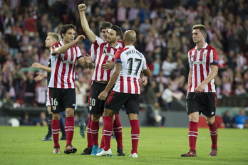 Aduriz celebra uno de los goles de penalti. (Monika DEL VALLE / ARGAZKI PRESS)